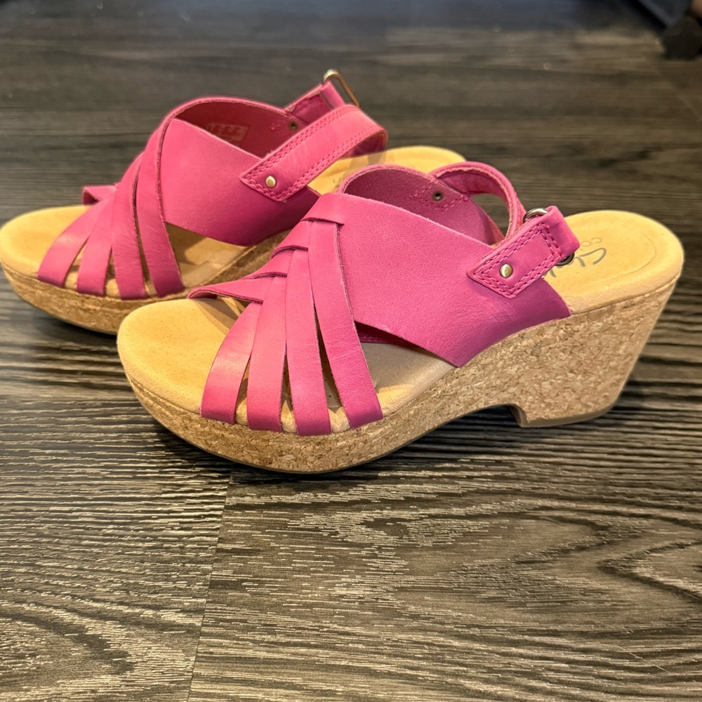 Clarks Women's Fuchsia Sandals - Picture 3 of 7